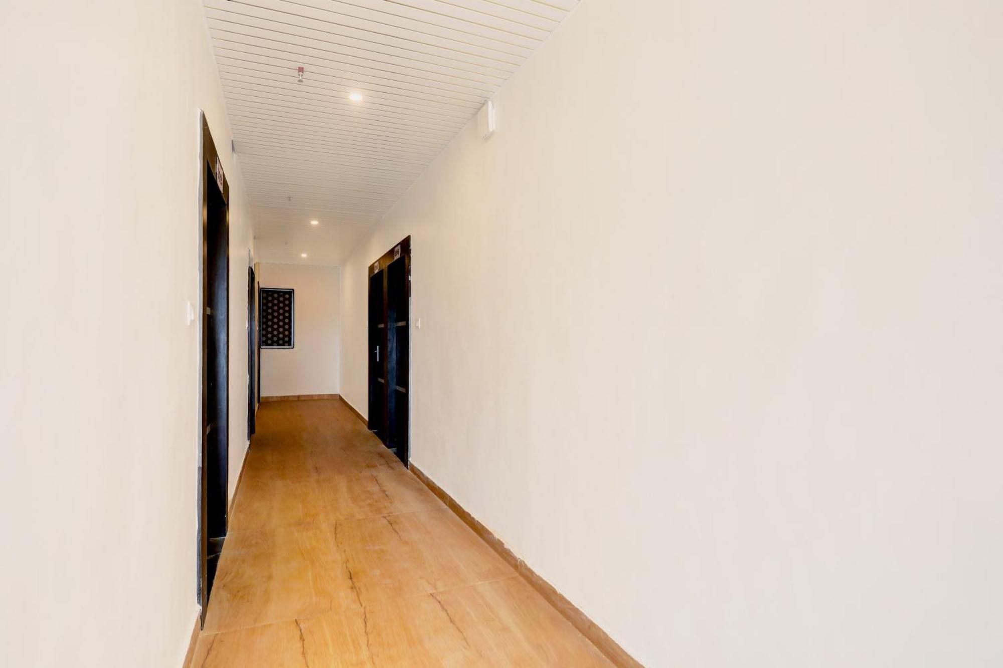 Super Townhouse Balua Road Pahadiya Hotel Варанаси Екстериор снимка
