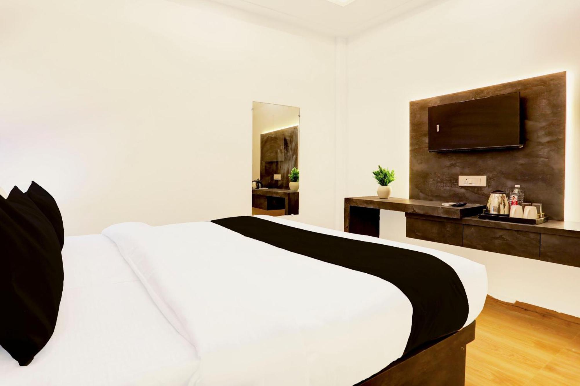 Super Townhouse Balua Road Pahadiya Hotel Варанаси Екстериор снимка