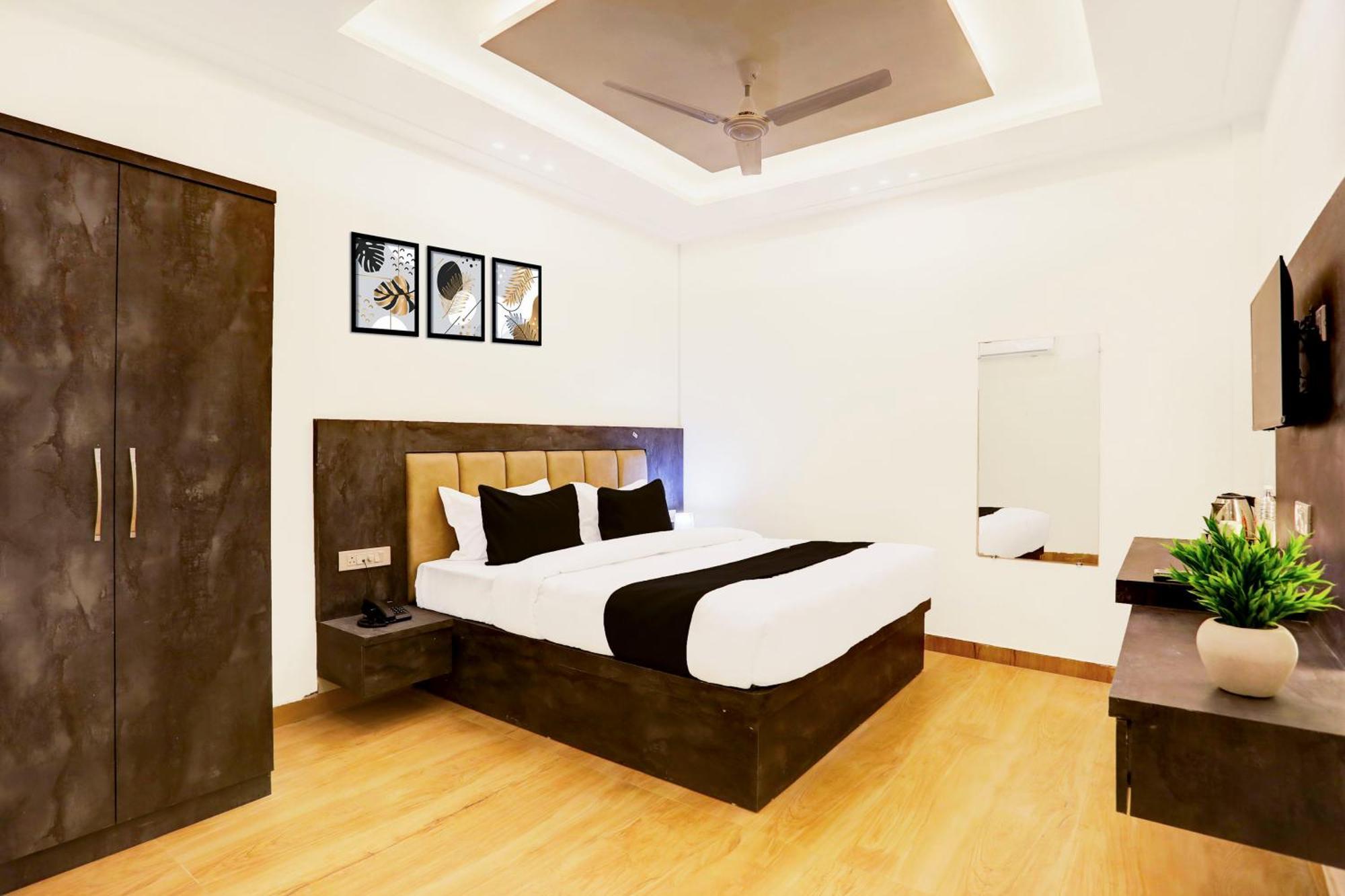 Super Townhouse Balua Road Pahadiya Hotel Варанаси Екстериор снимка