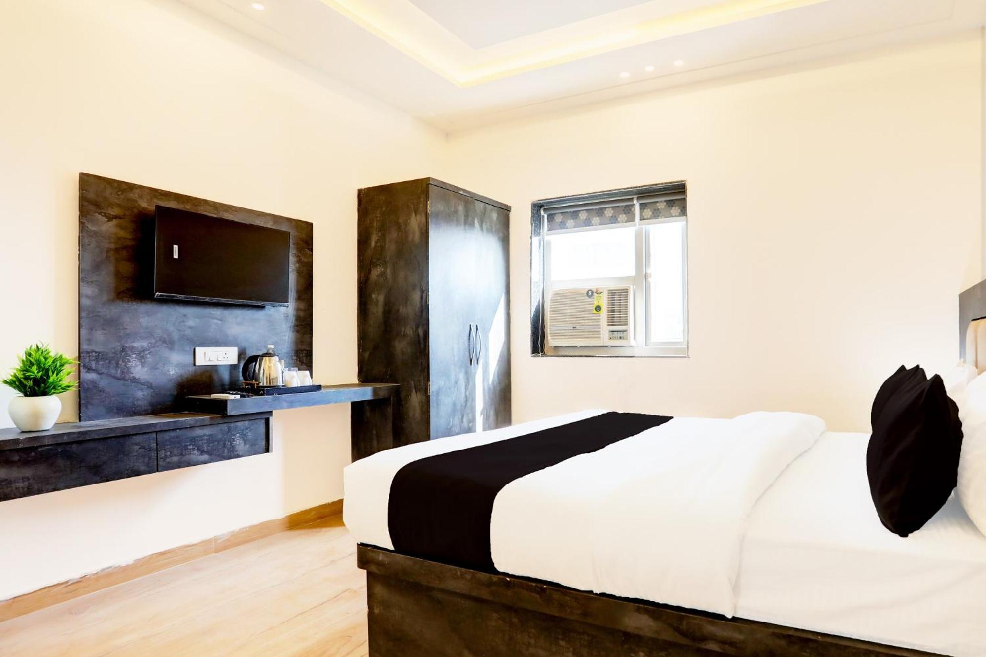 Super Townhouse Balua Road Pahadiya Hotel Варанаси Екстериор снимка
